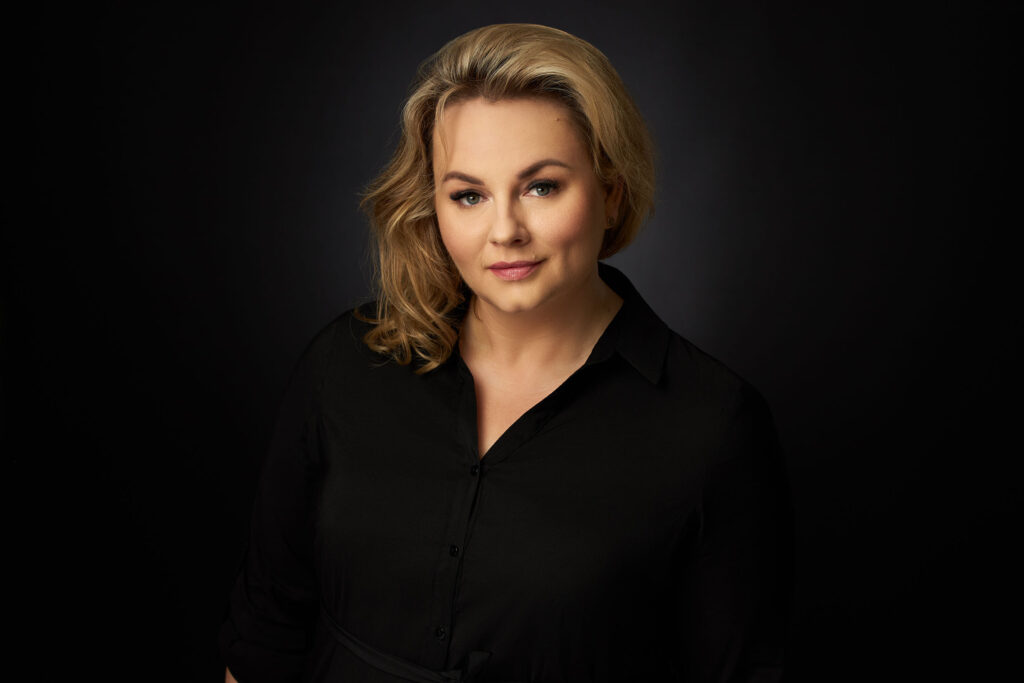 Zdjęcie profilowe na czarnym tle