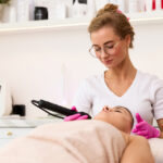 Zdjęcia wizerunkowe beauty – Aura Beauty sesja dla salonu beauty